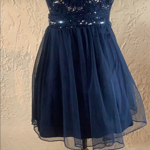 Dress - Picture 4 of 9